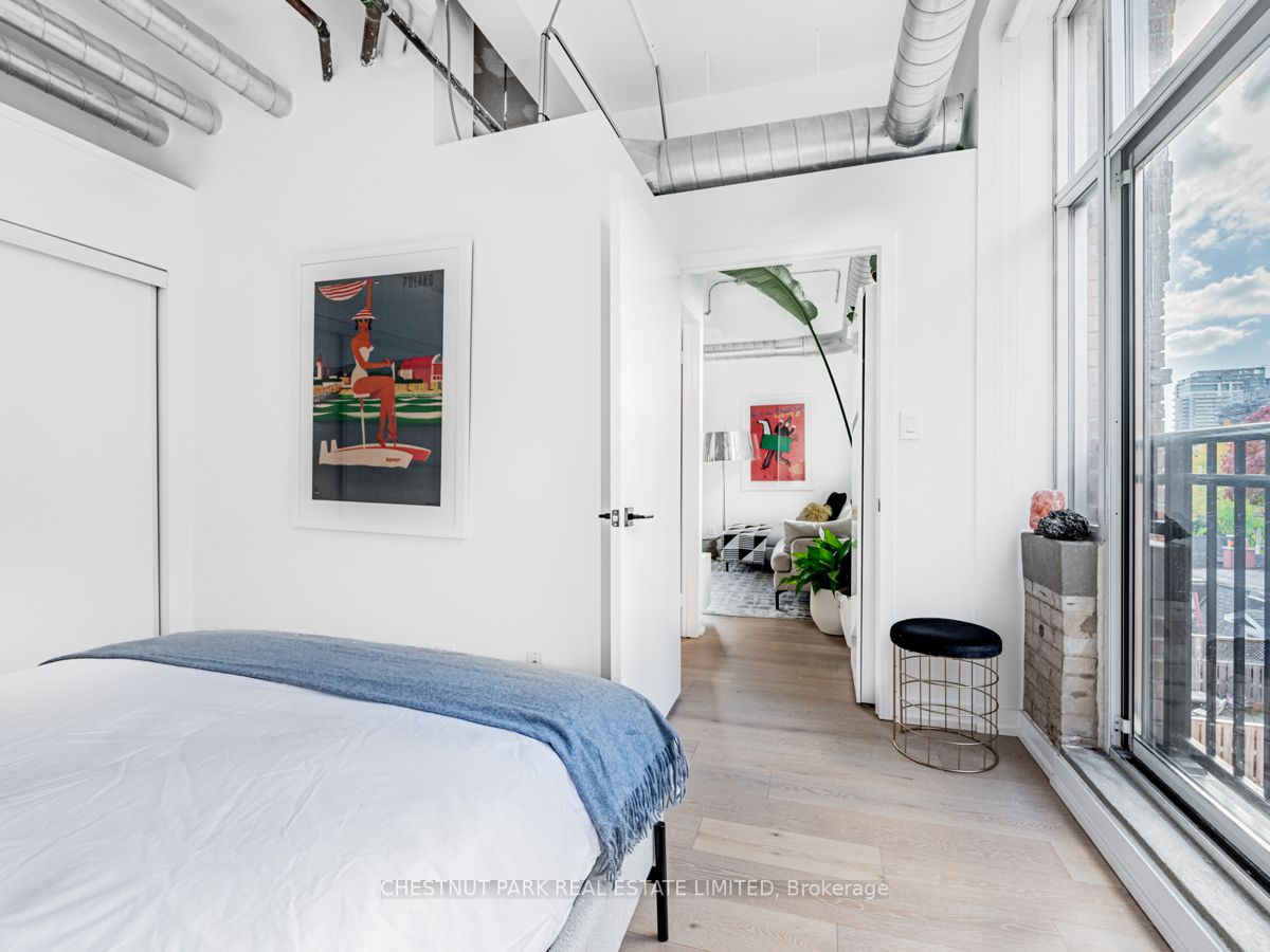 955 Queen St W, #526