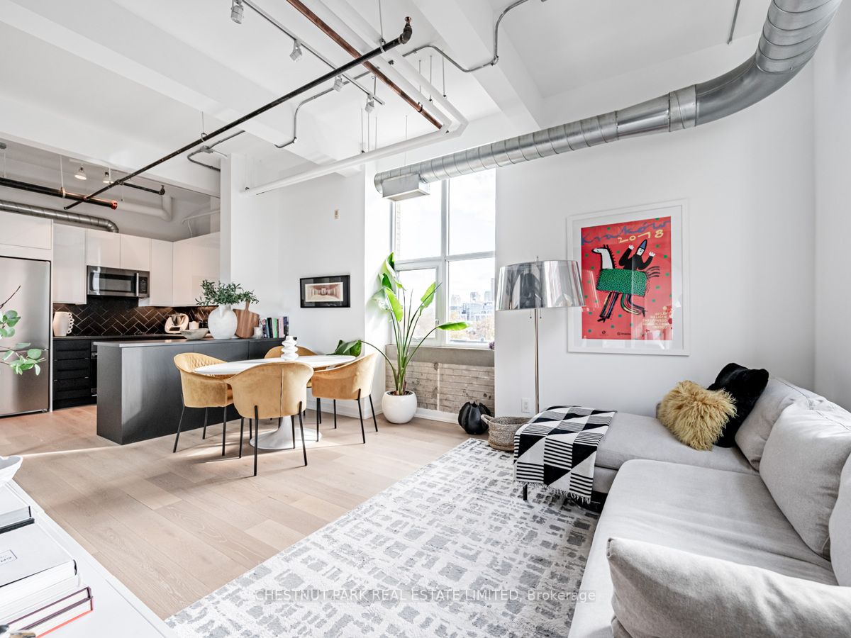 955 Queen St W, #526