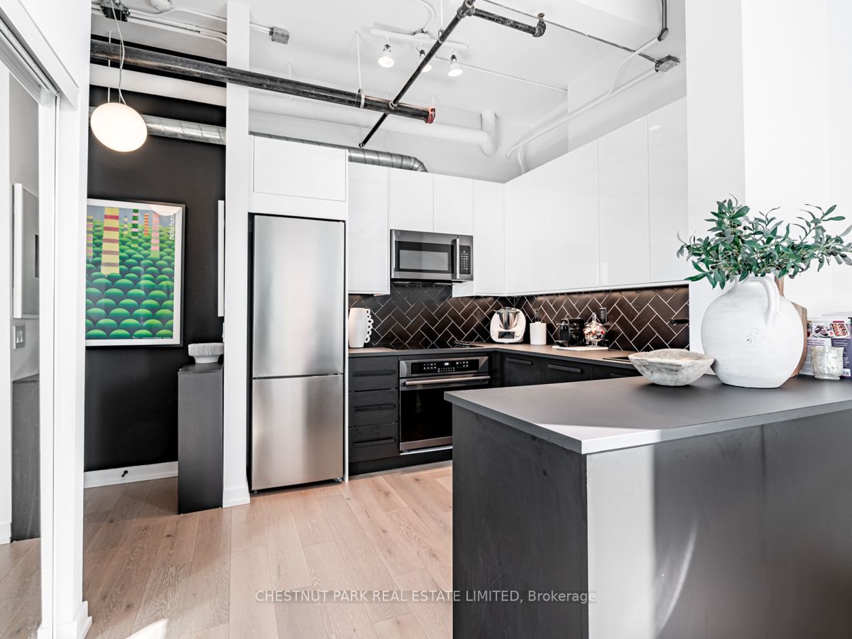 955 Queen St W, #526
