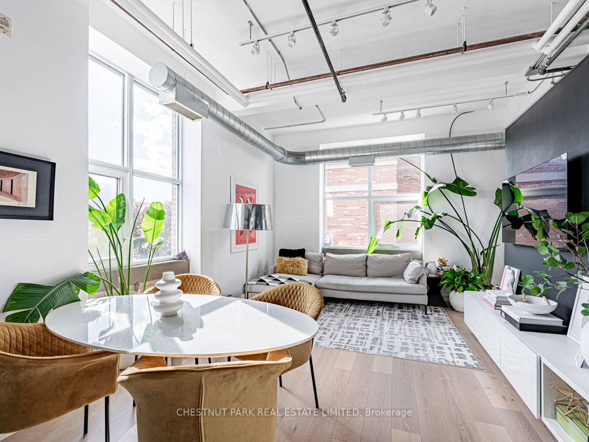 955 Queen St W, #526