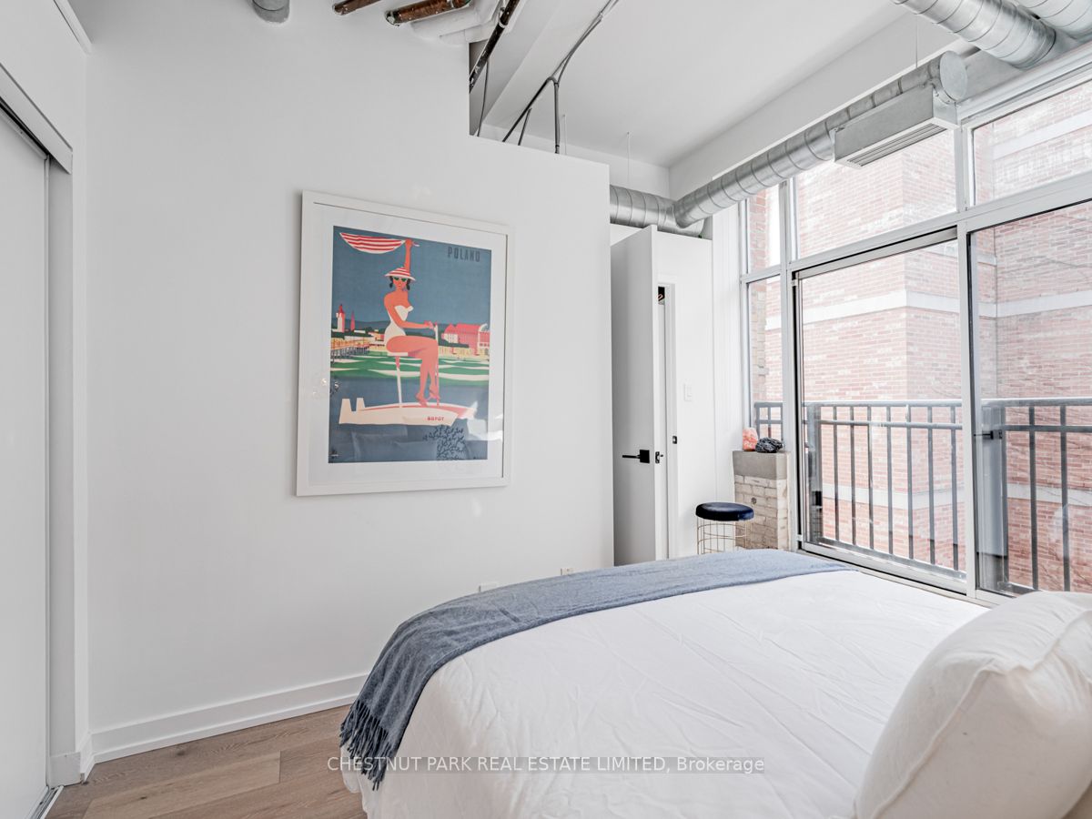 955 Queen St W, #526