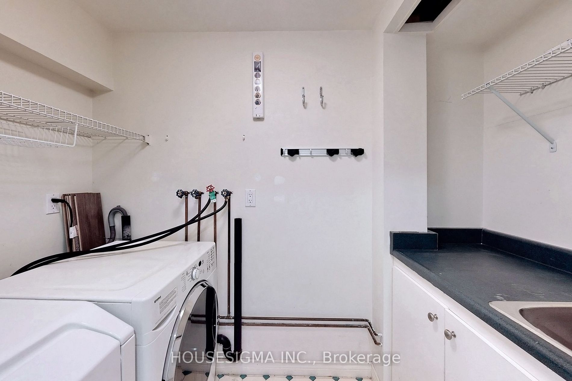 116 Cranbrooke Ave, #Lower
