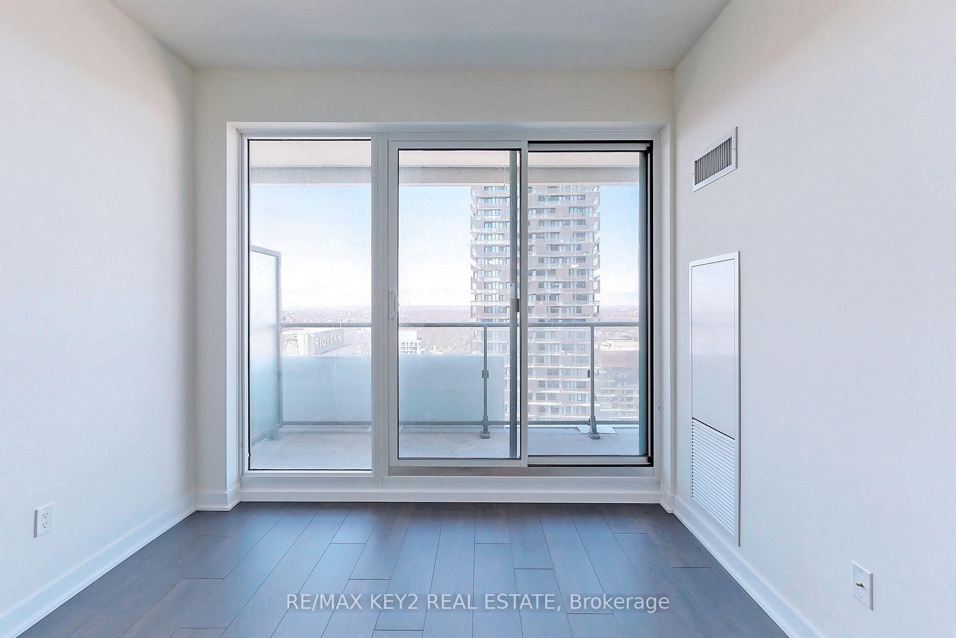 2221 Yonge St, #4310