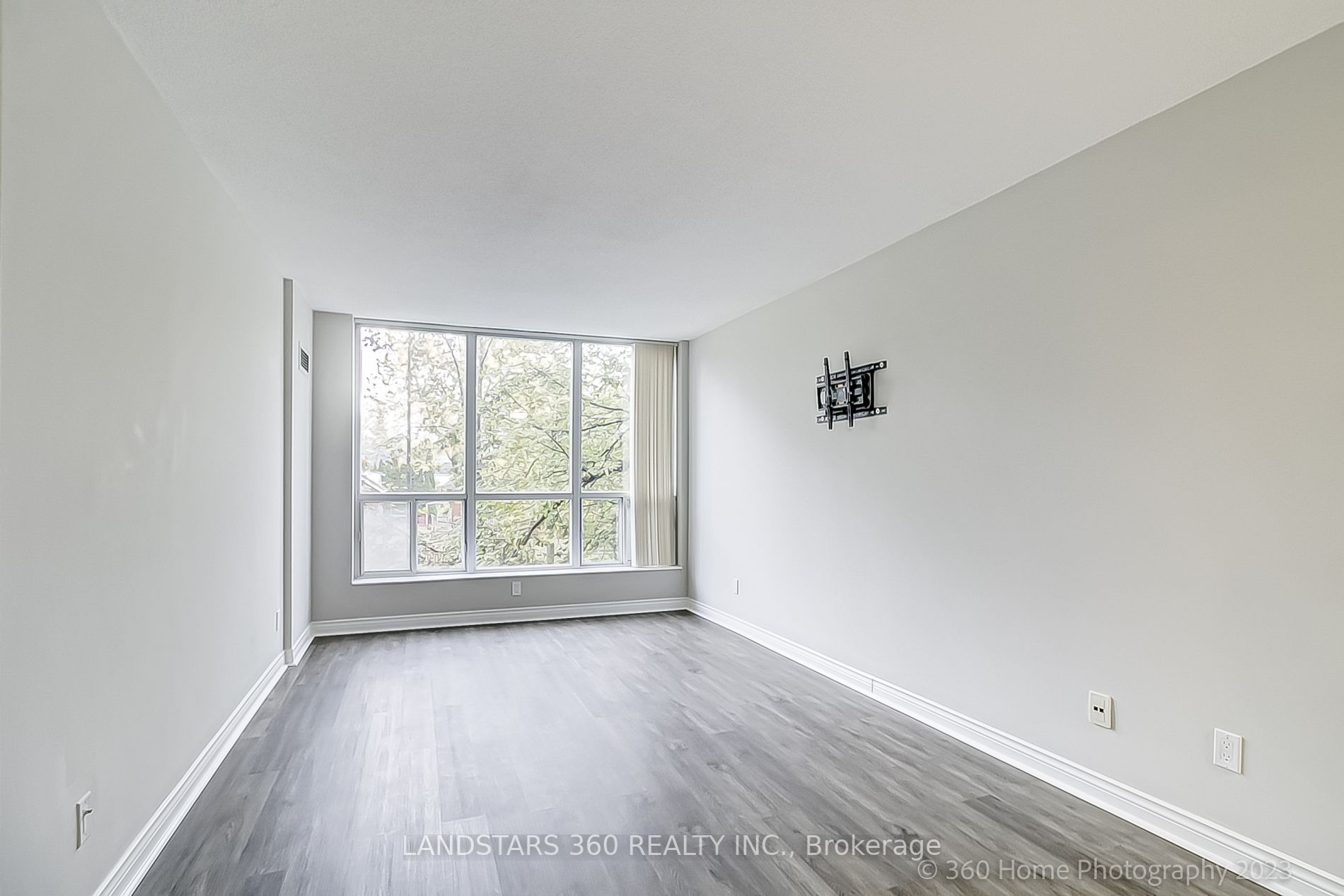 256 Doris Ave, #206