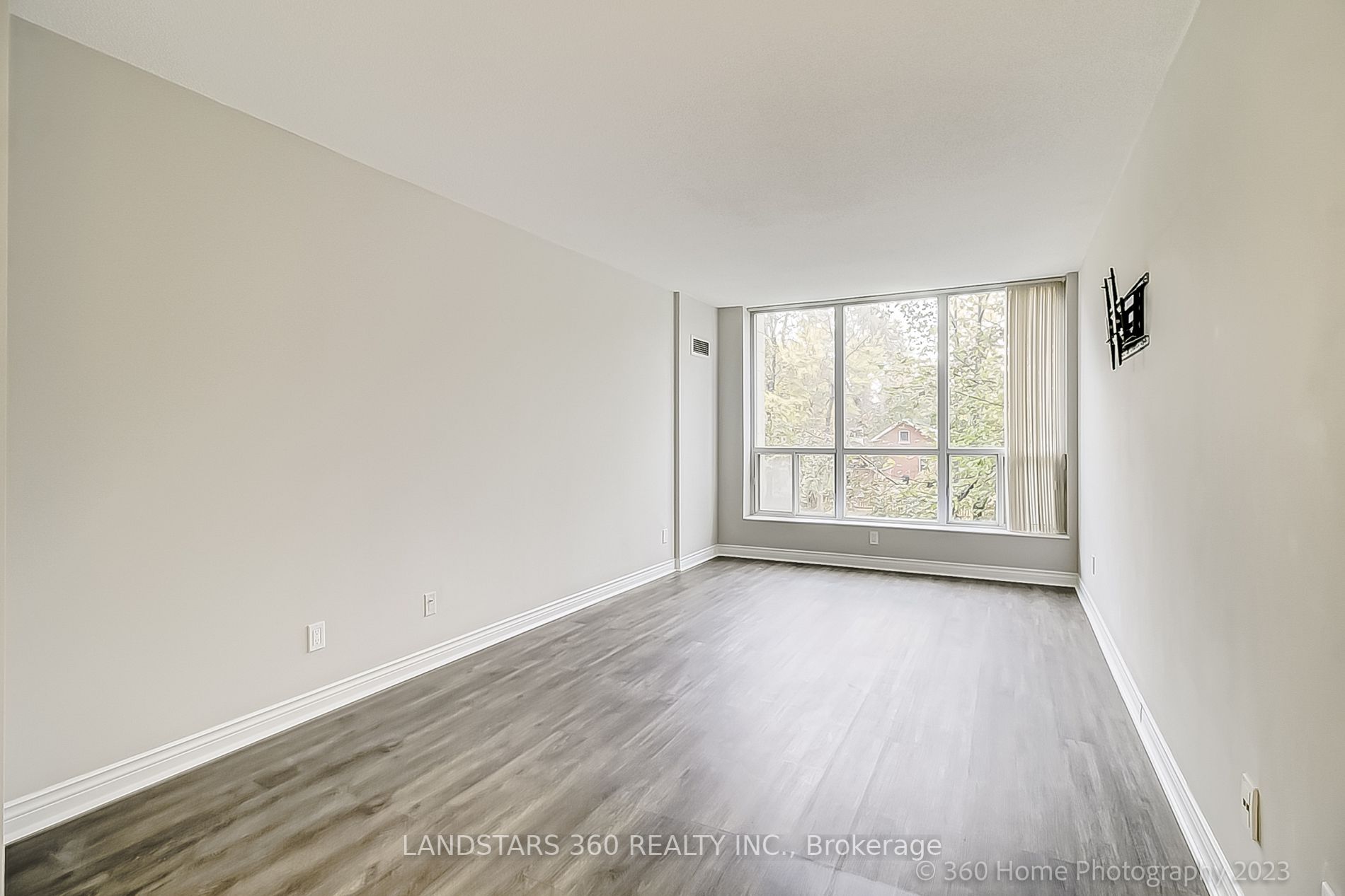 256 Doris Ave, #206