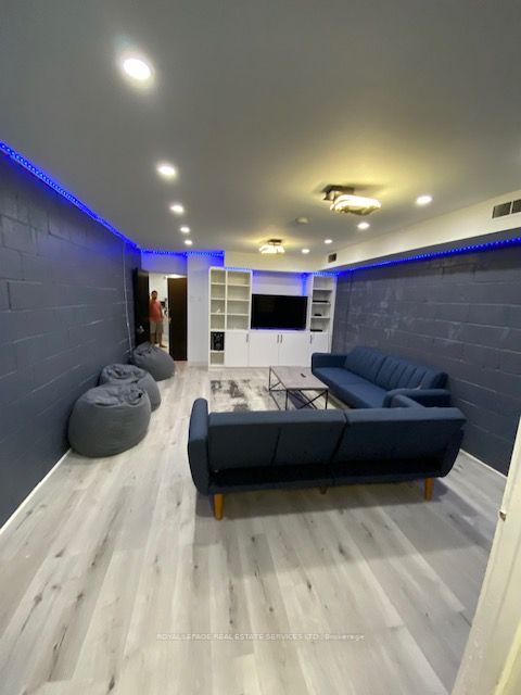 206 Carlton St, #B104