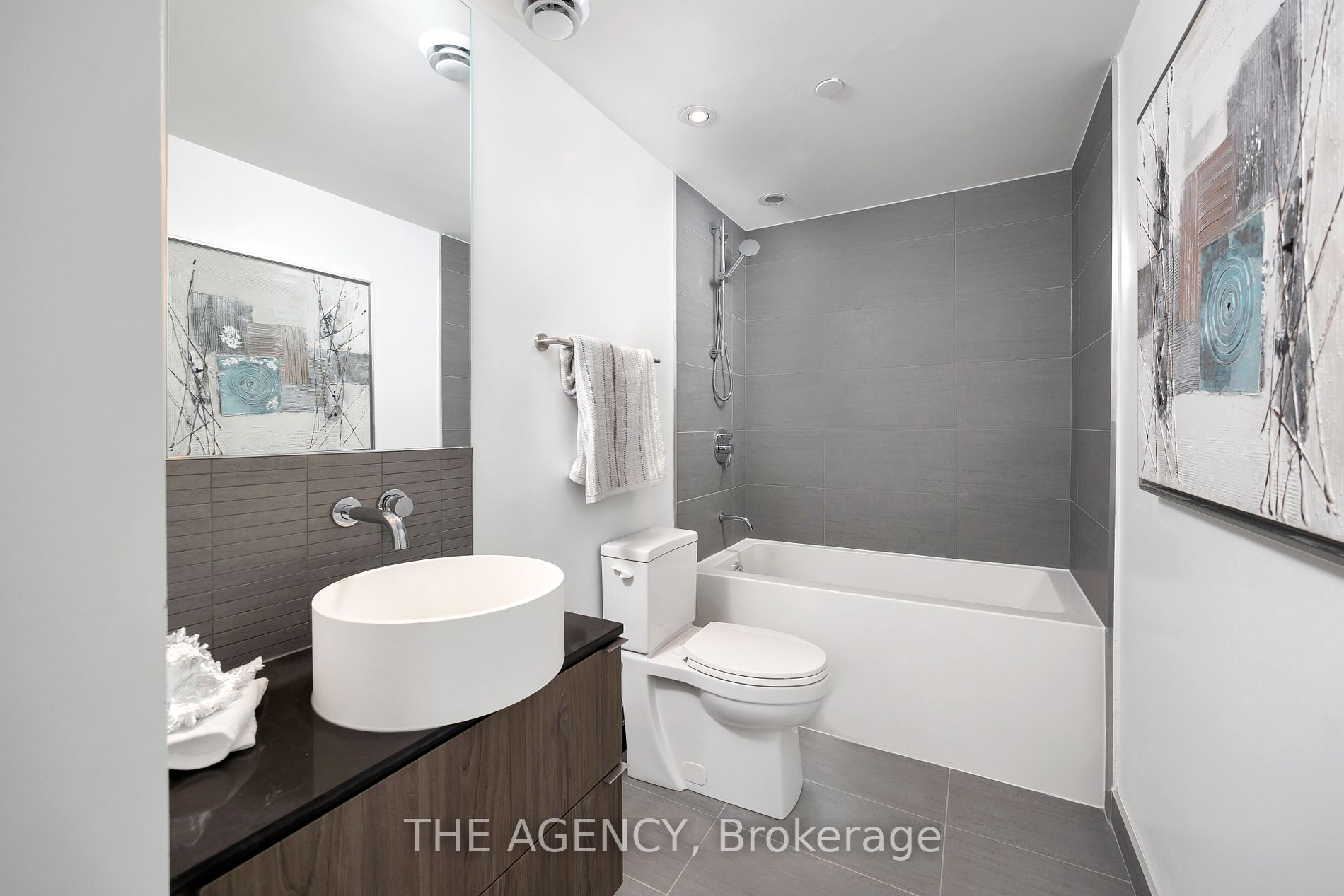 161 Roehampton Avenue, #804