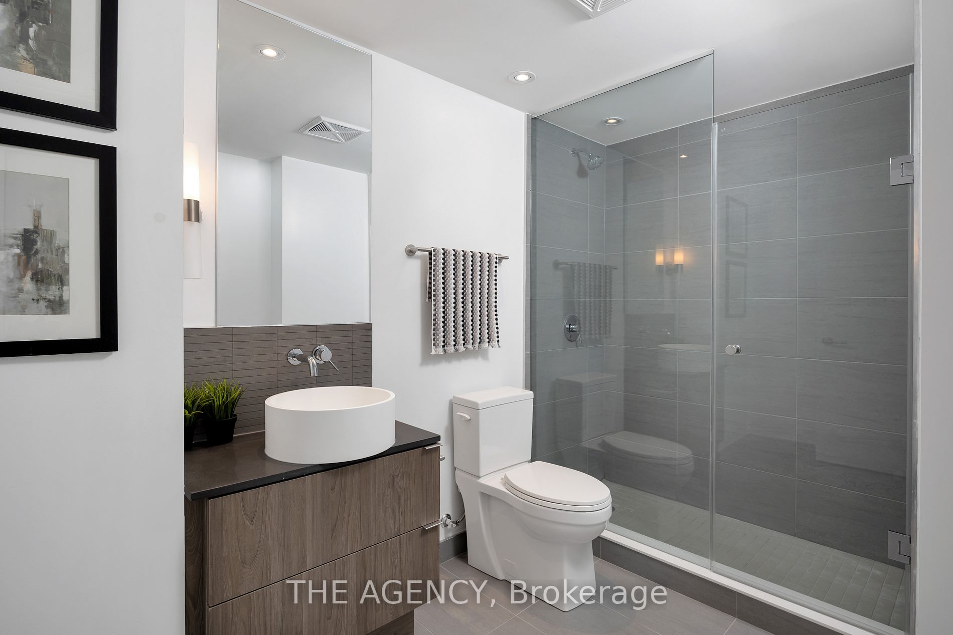161 Roehampton Avenue, #804