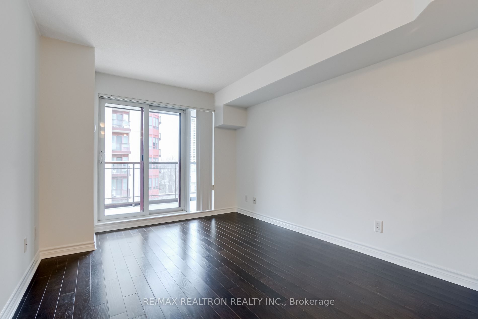 27 Rean Dr, #526