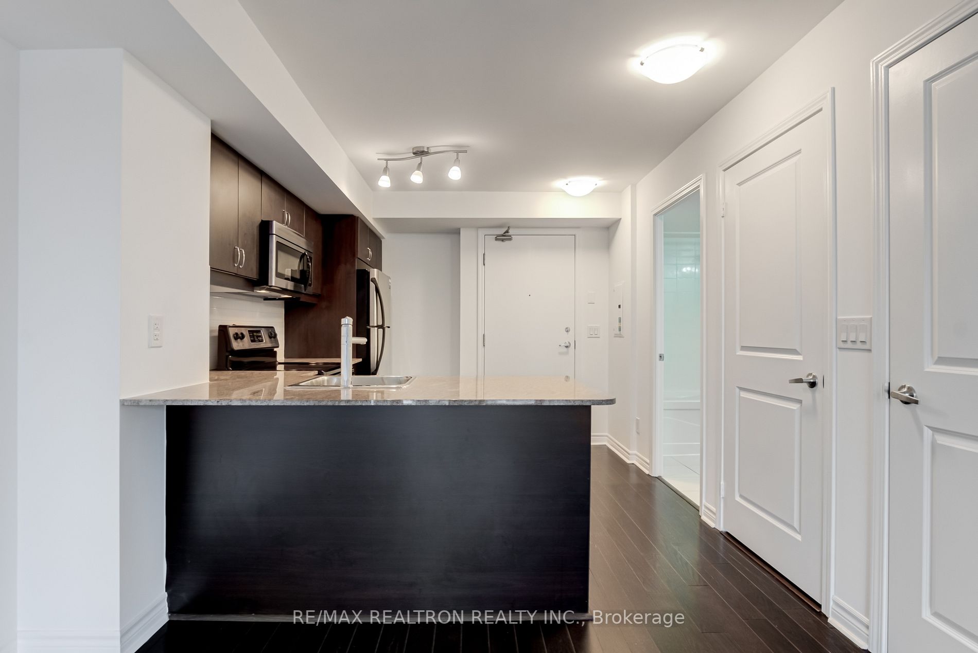 27 Rean Dr, #526
