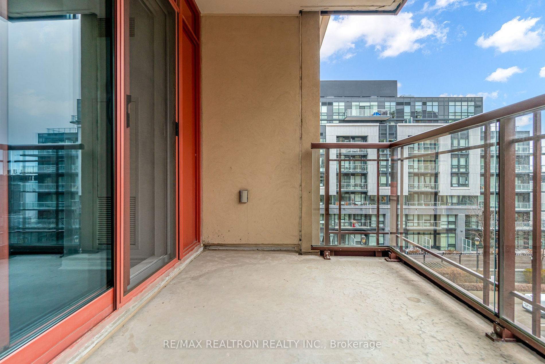 27 Rean Dr, #526