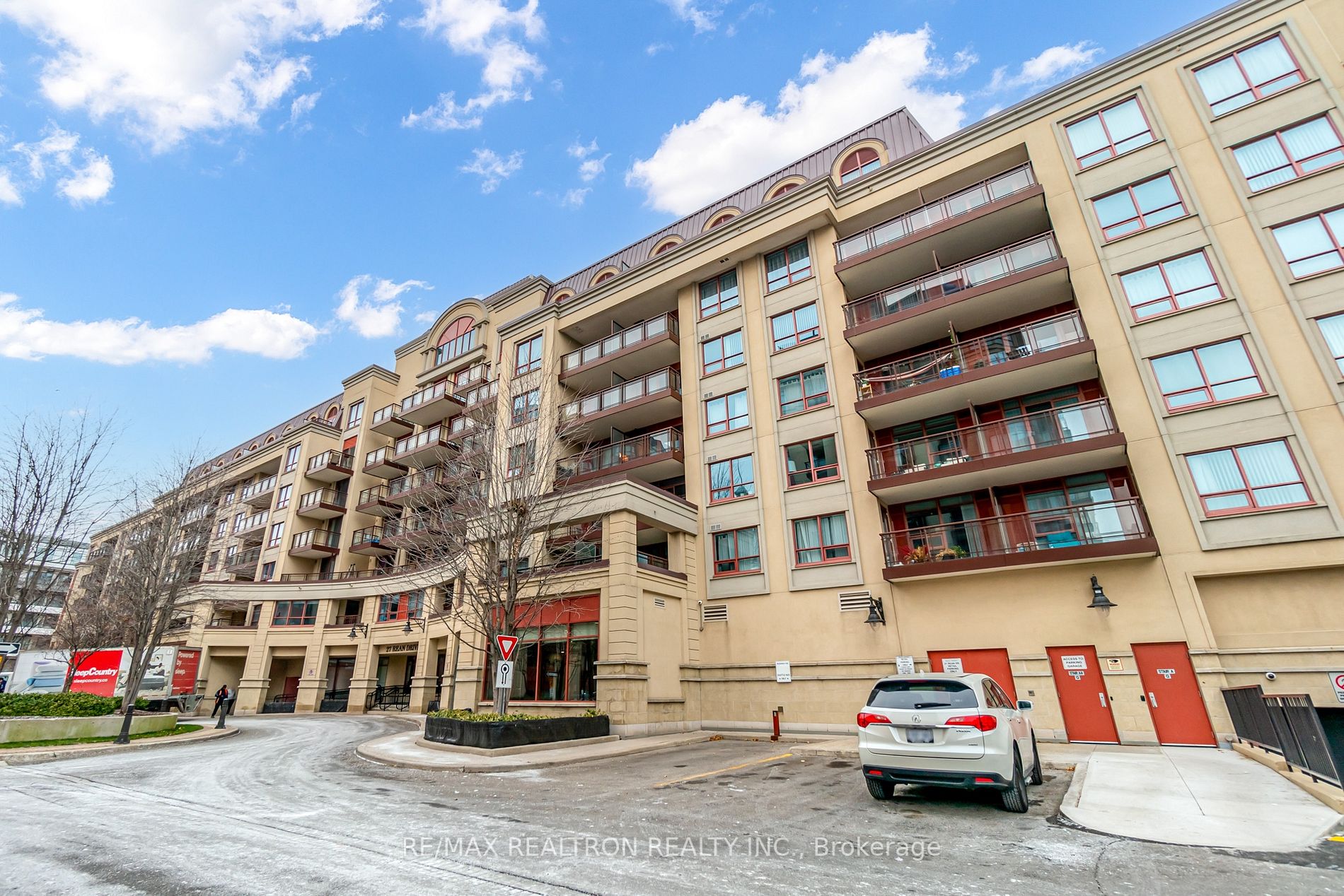27 Rean Dr, #526