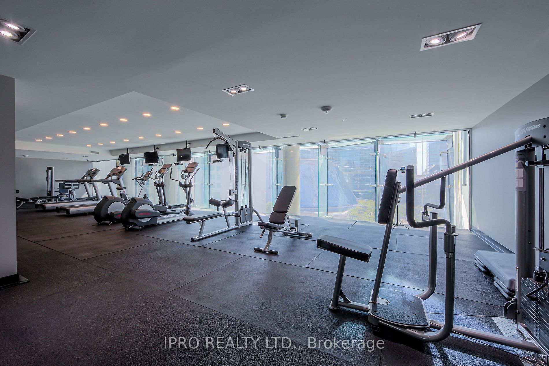 224 King St W, #501