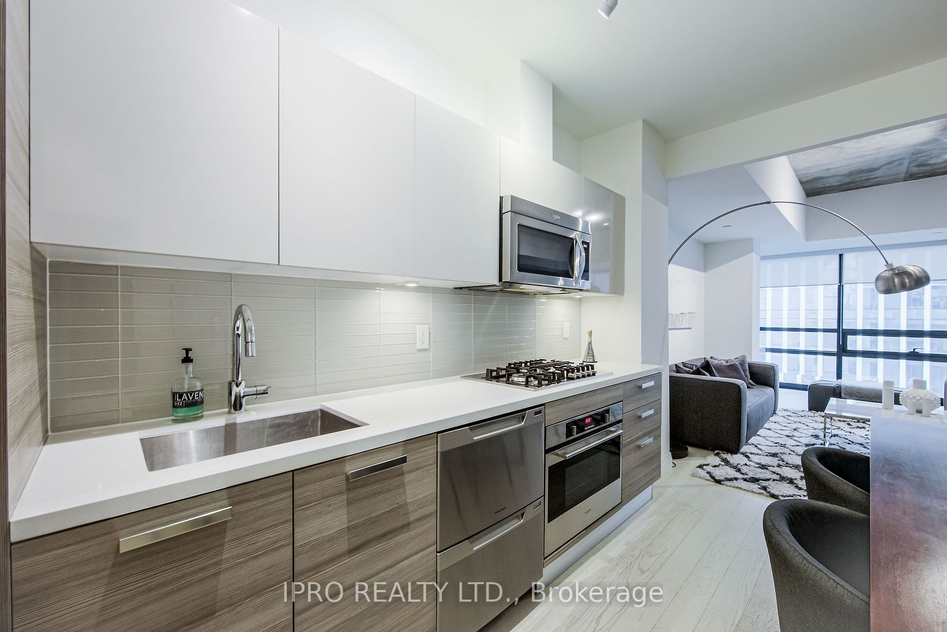 224 King St W, #501