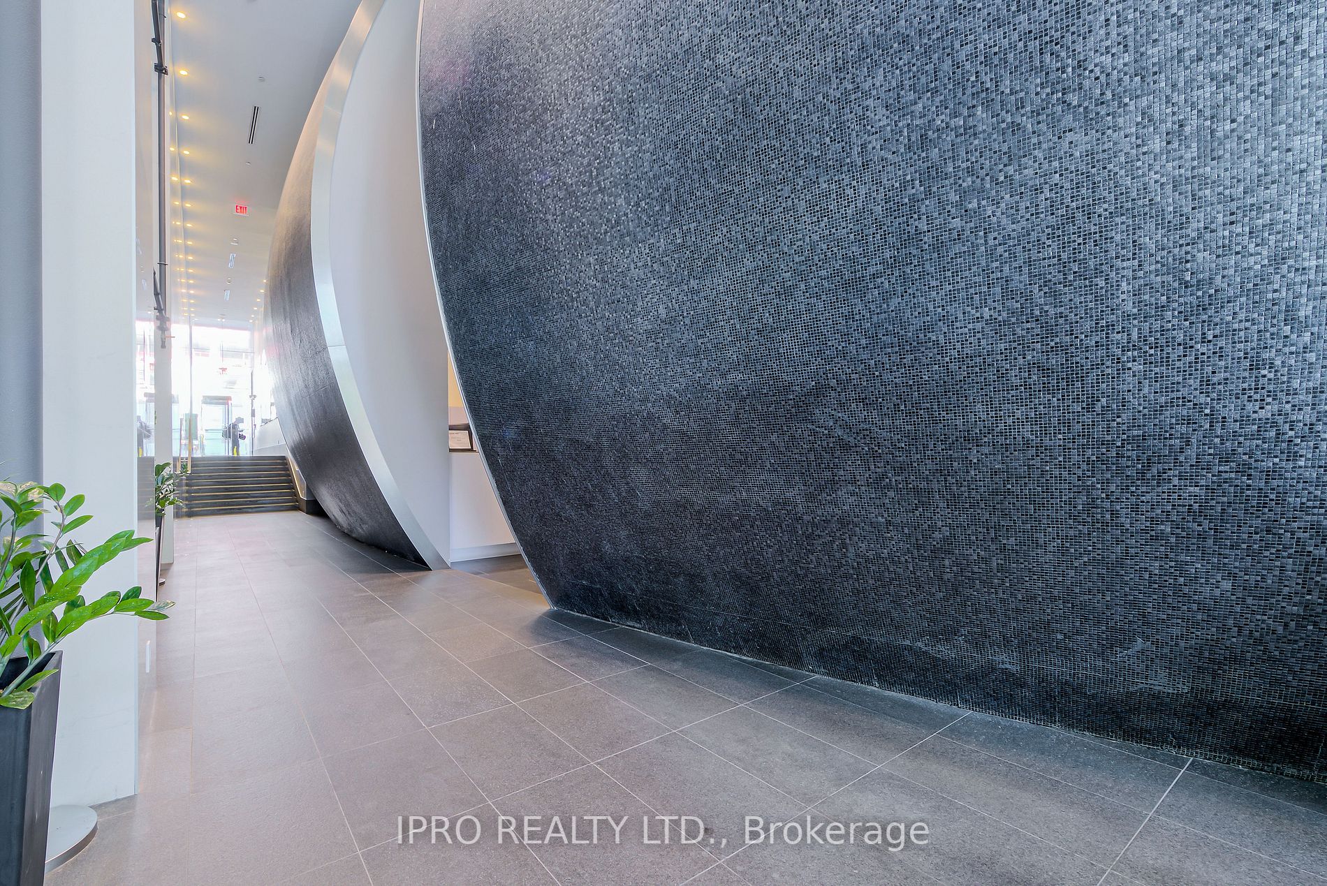 224 King St W, #501