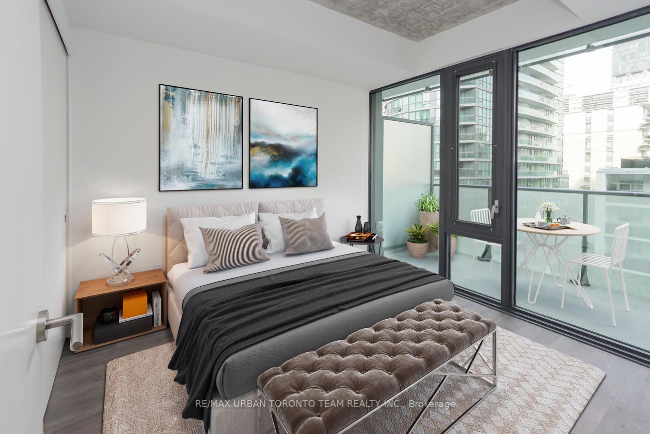 161 Roehampton Ave, #304