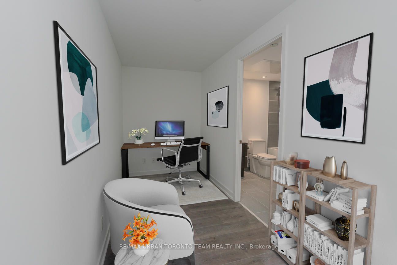 161 Roehampton Ave, #304