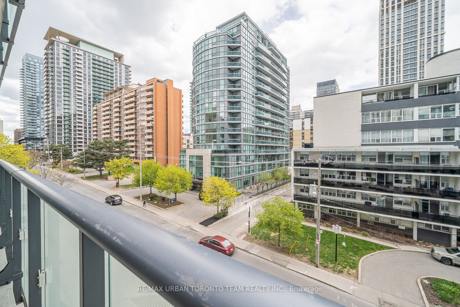 161 Roehampton Ave, #304