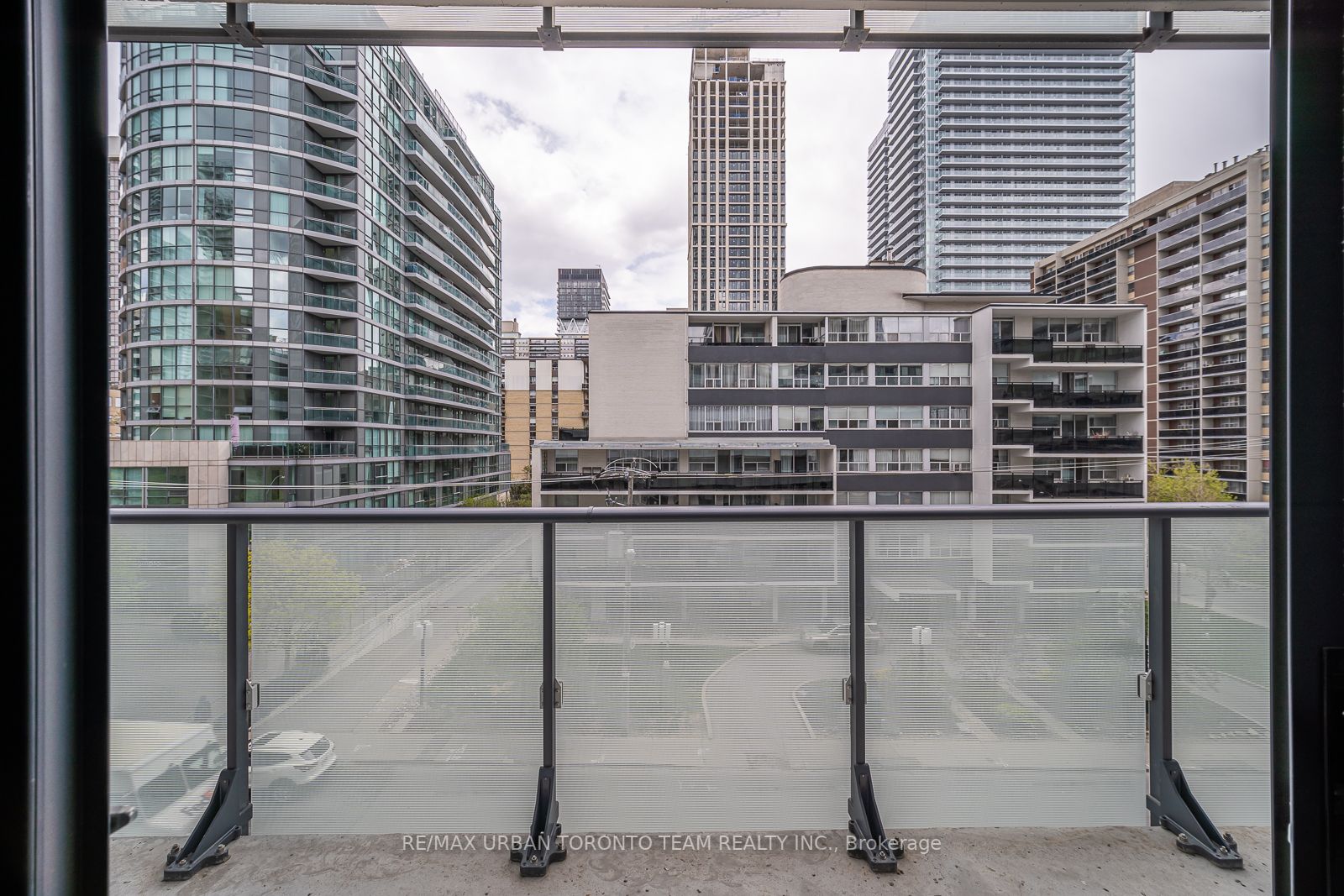 161 Roehampton Ave, #304