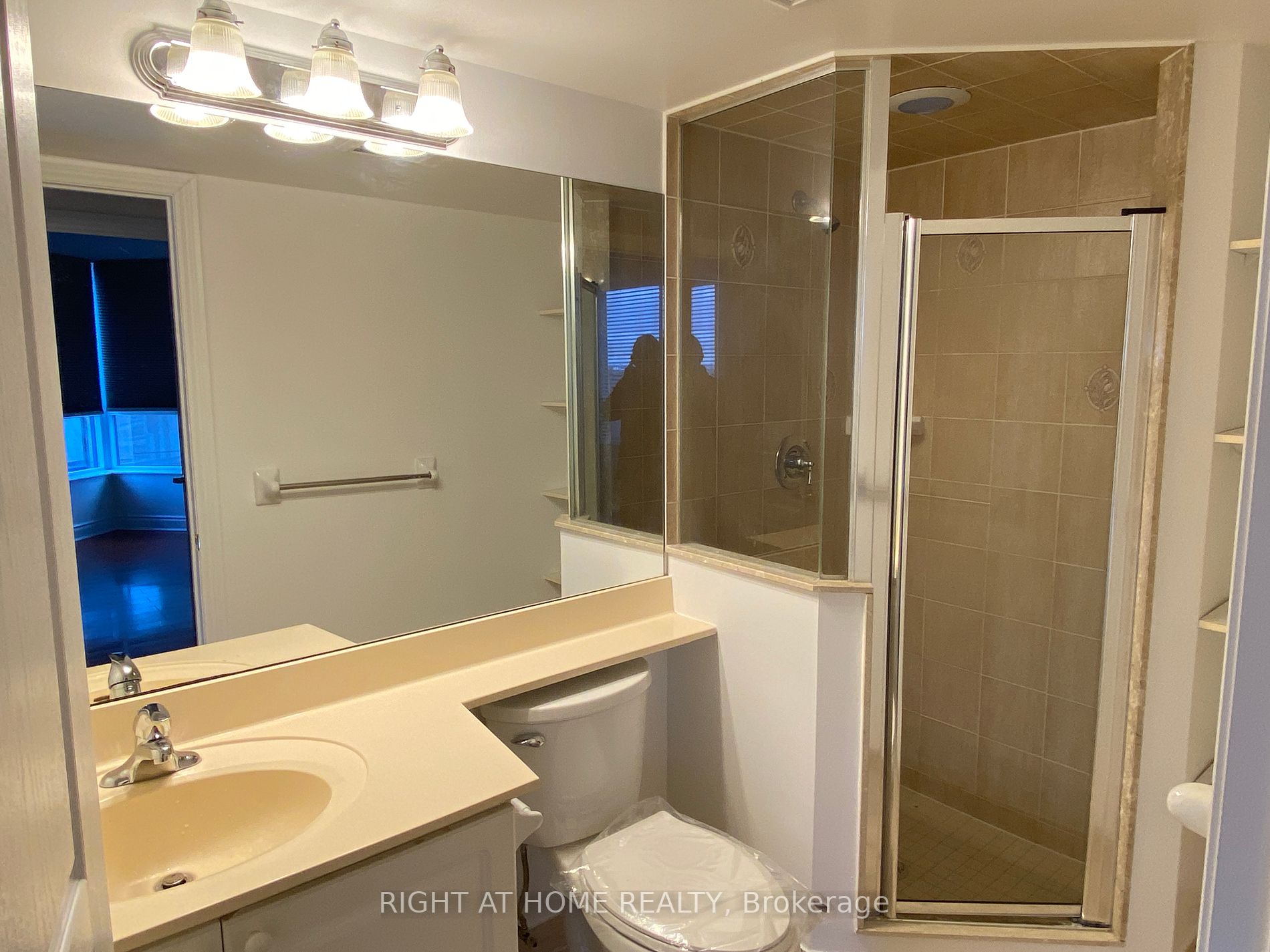 5 Northtown Way, #1312