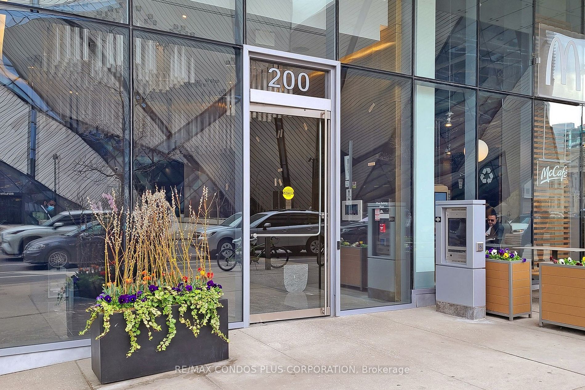 200 Bloor St W, #2105
