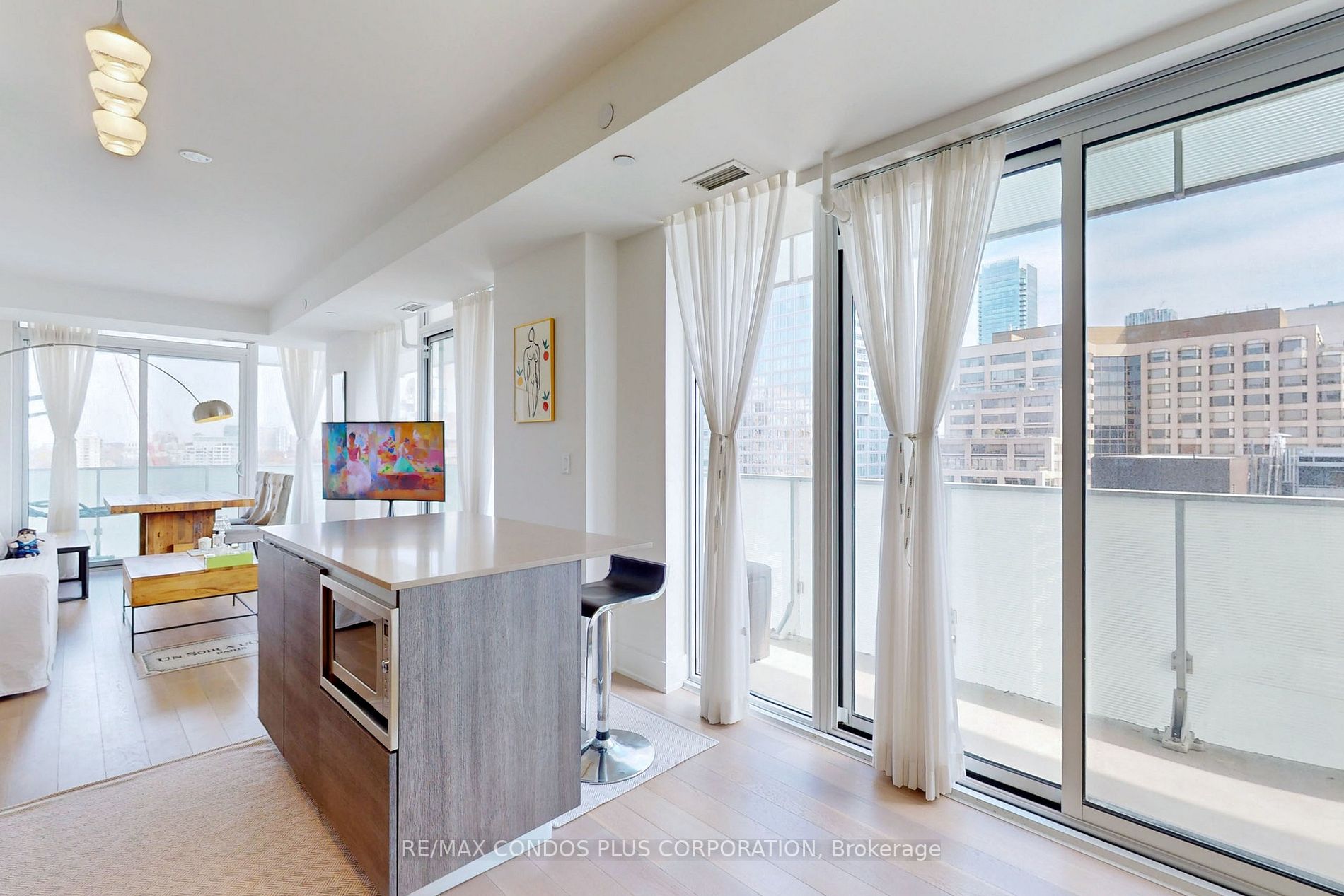 200 Bloor St W, #2105