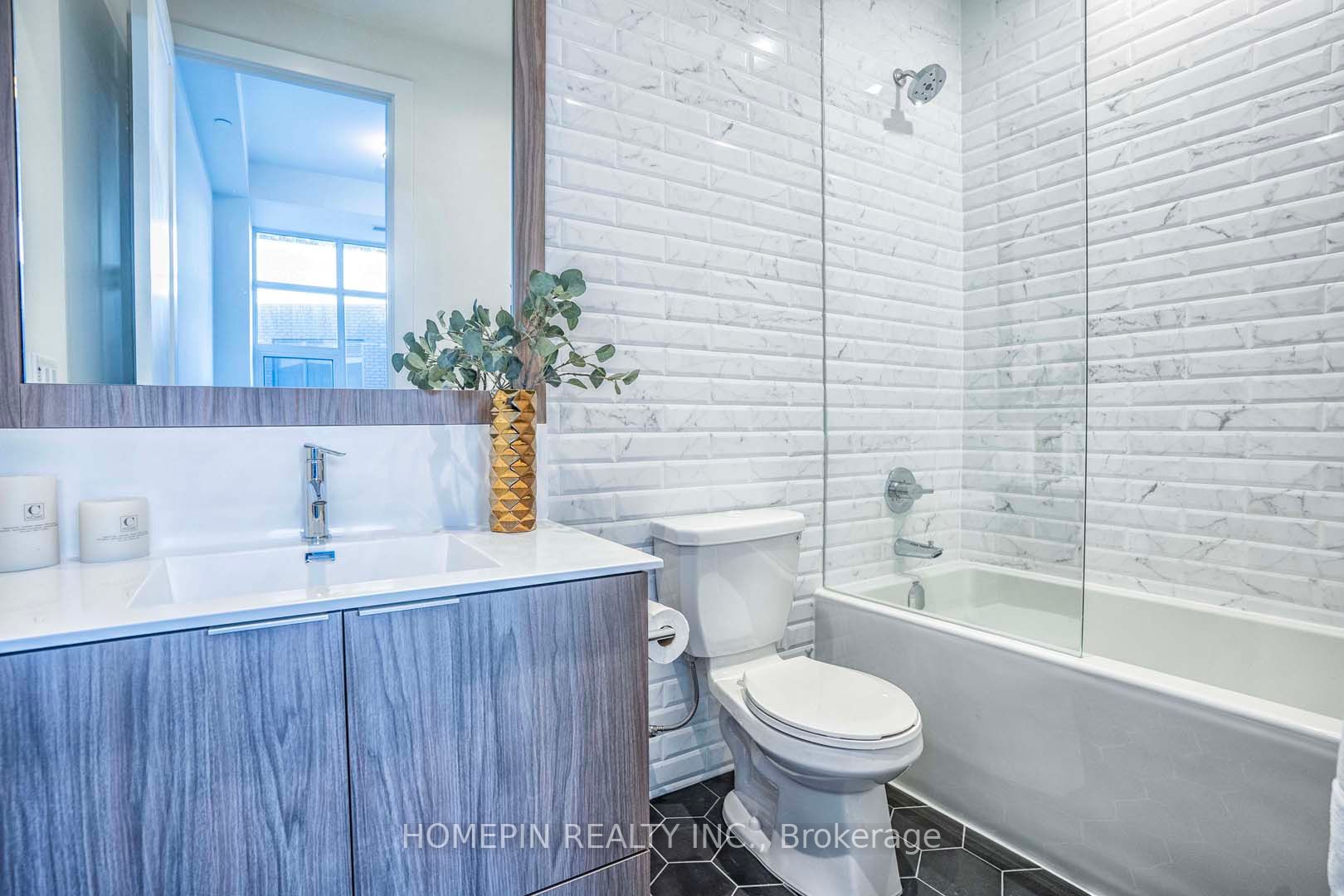 25 Adra Grado Way, #611