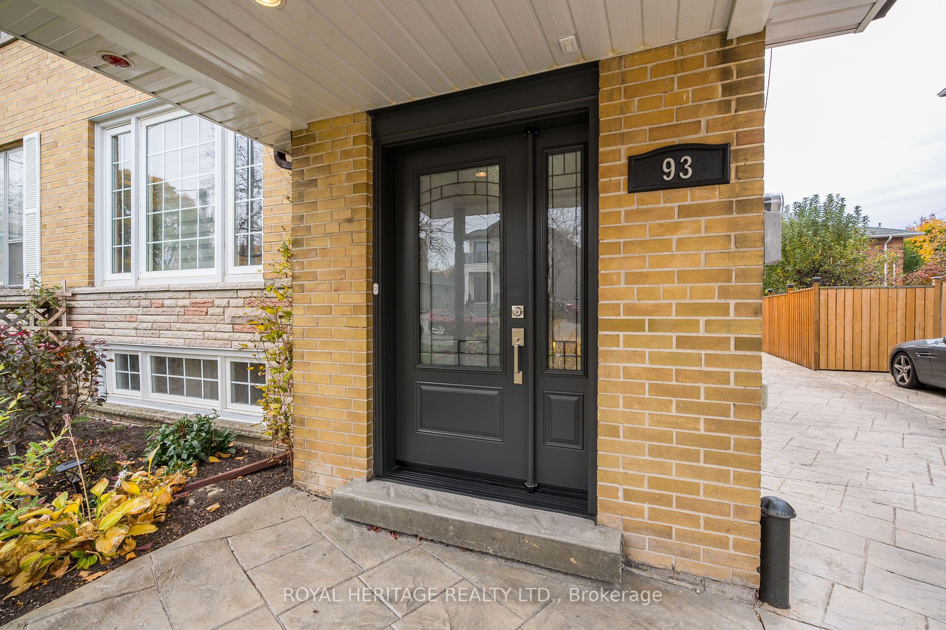 93 Wyndcliff Cres
