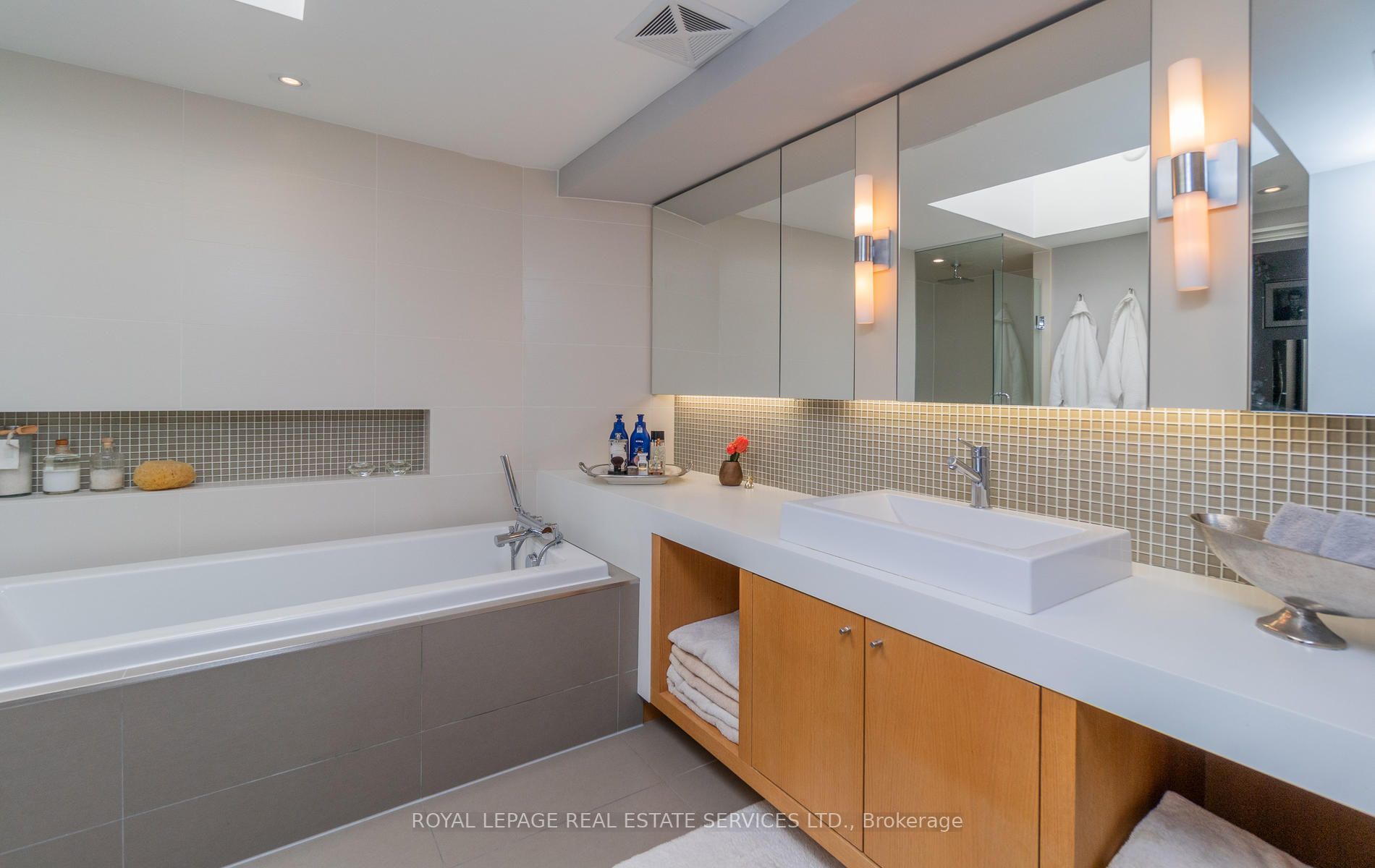 160 Bedford Rd, #301