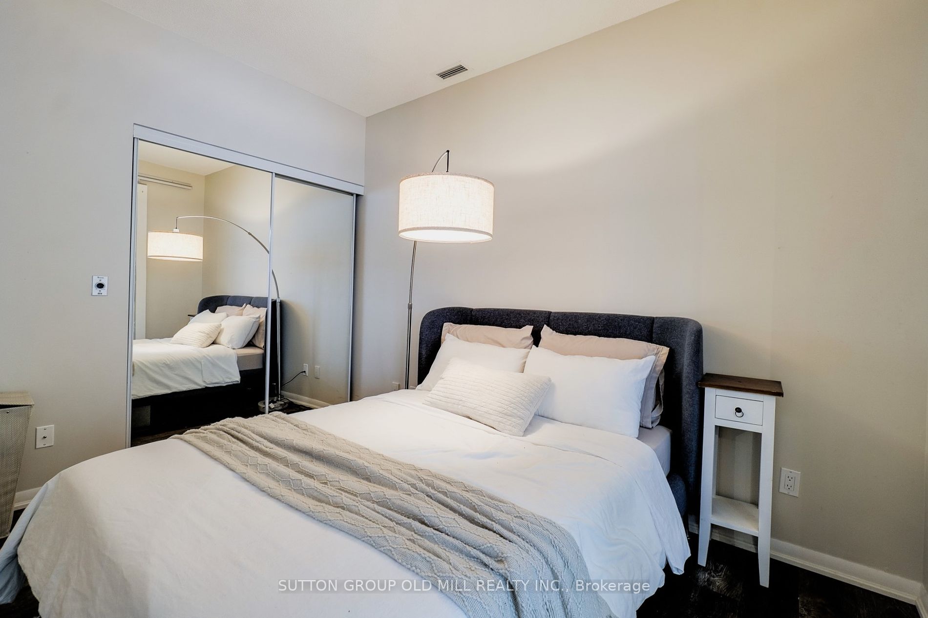 209 Fort York Blvd, #180