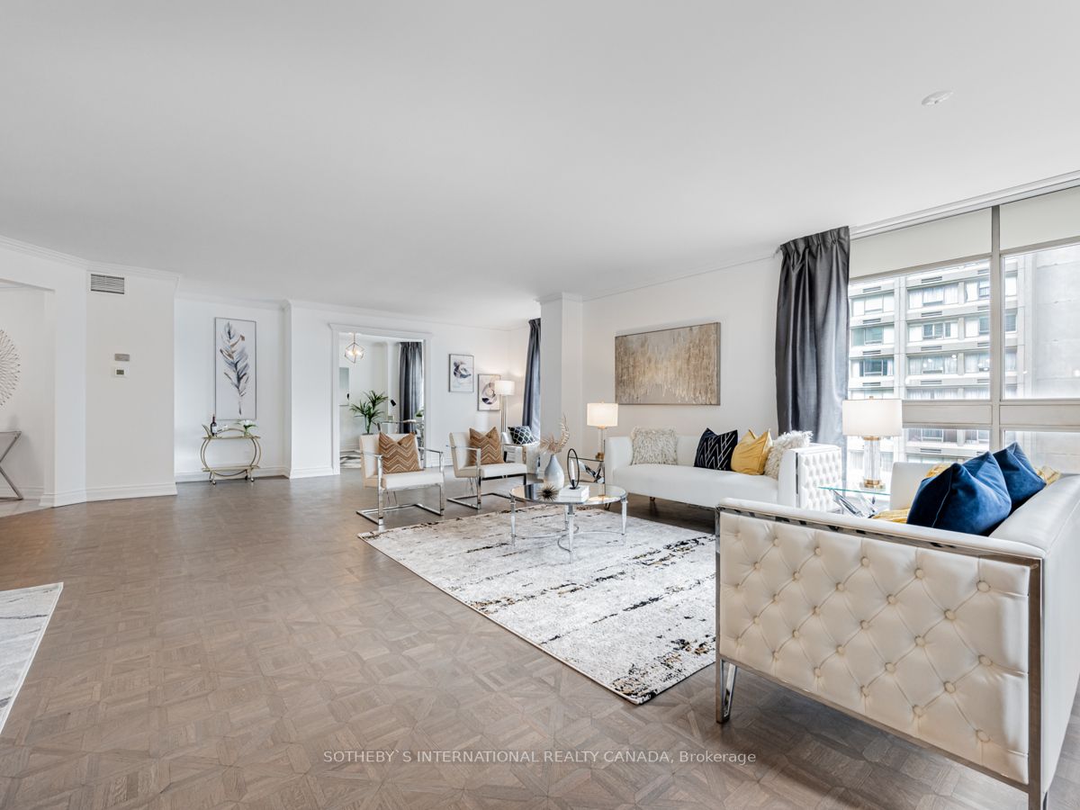 1132 Bay St, #802