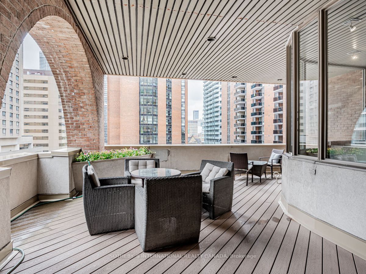 1132 Bay St, #802