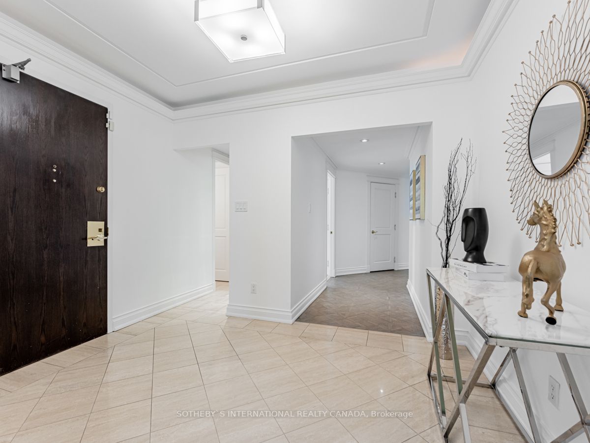 1132 Bay St, #802