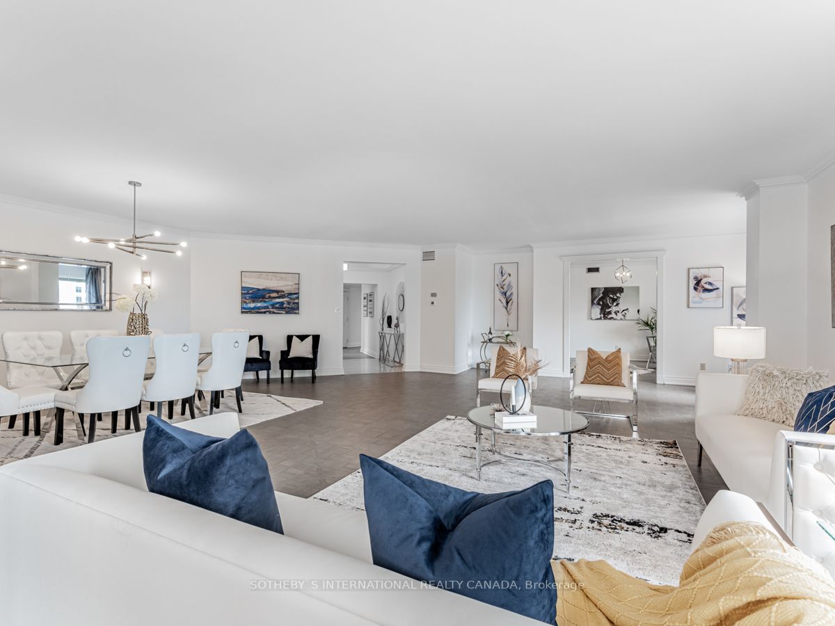 1132 Bay St, #802
