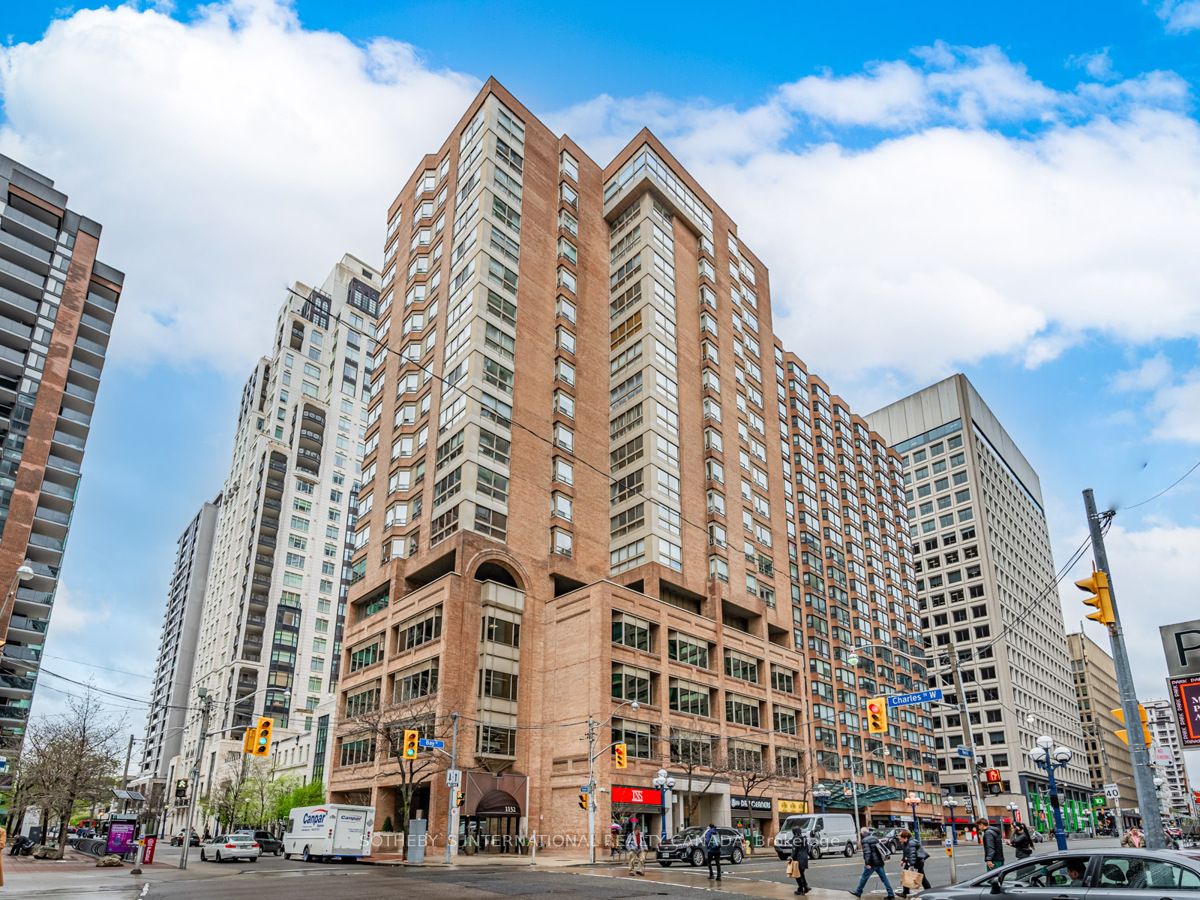 1132 Bay St, #802