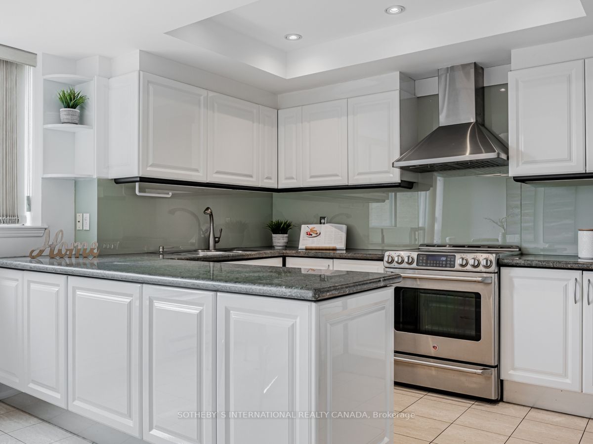 1132 Bay St, #802