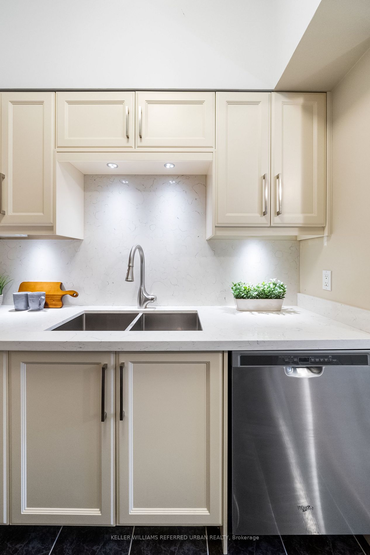 2 Edith Dr, #207