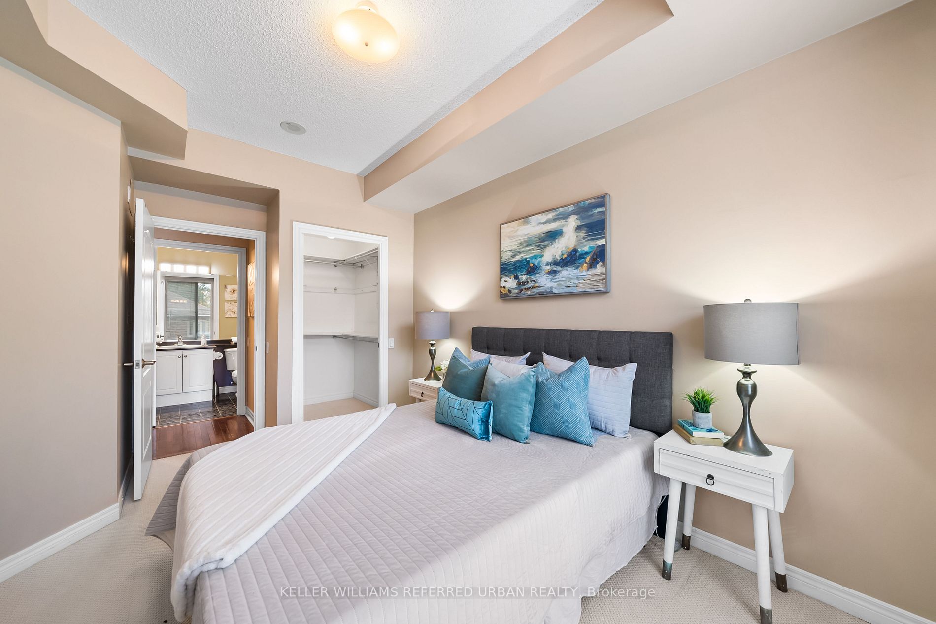 2 Edith Dr, #207