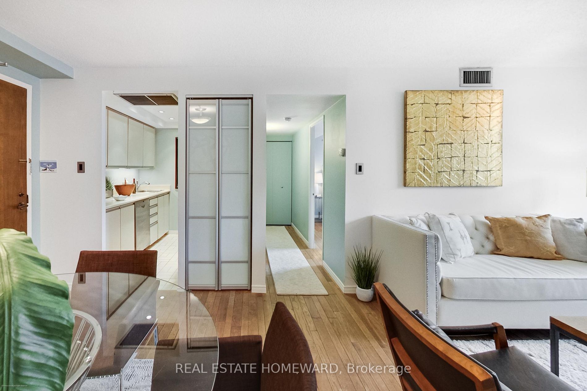 19 Dundonald St, #302