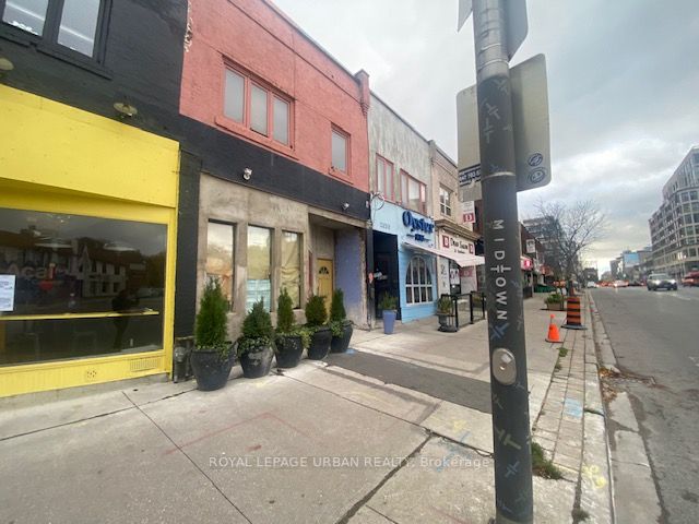 2037 Yonge St