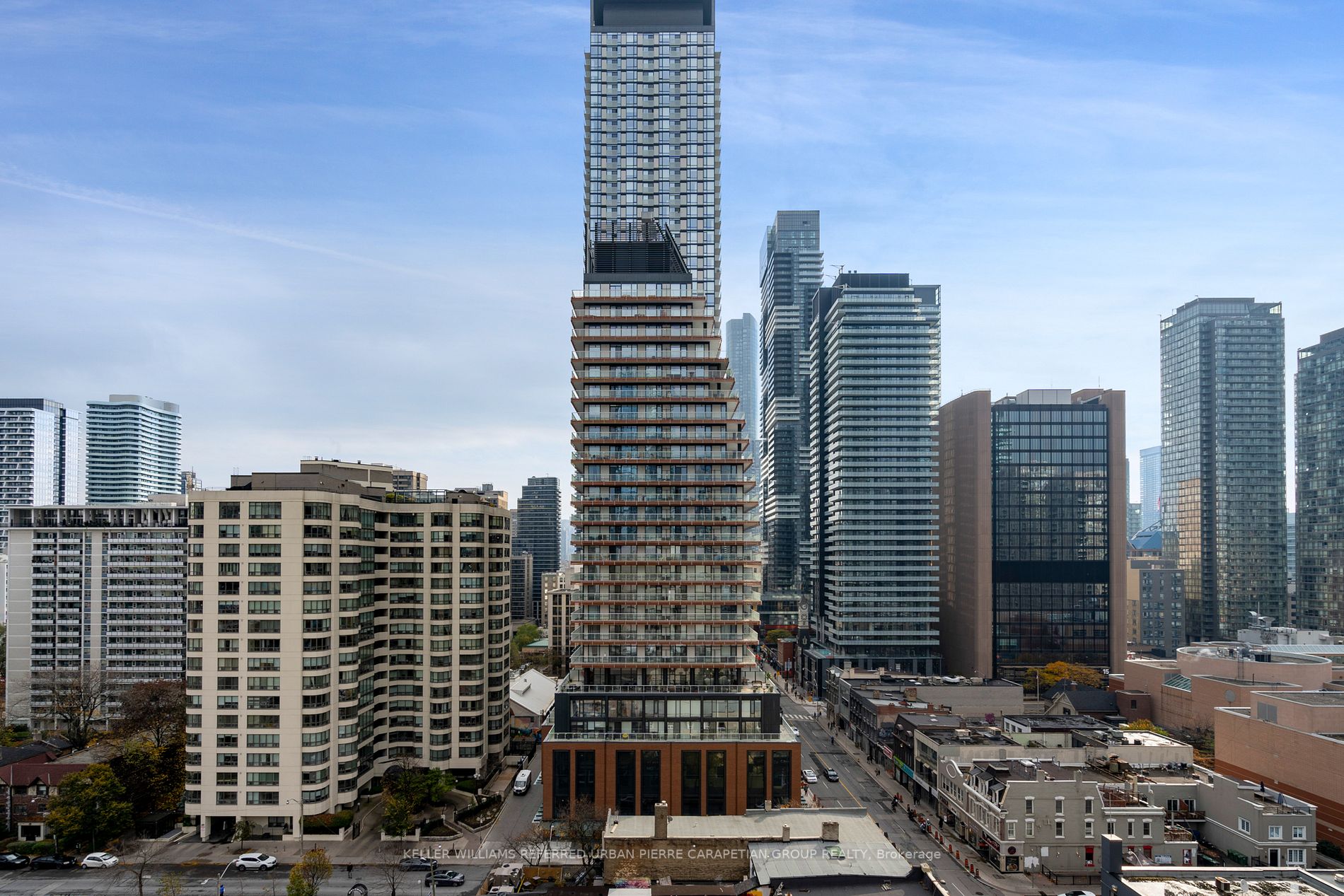 555 Yonge St, #906