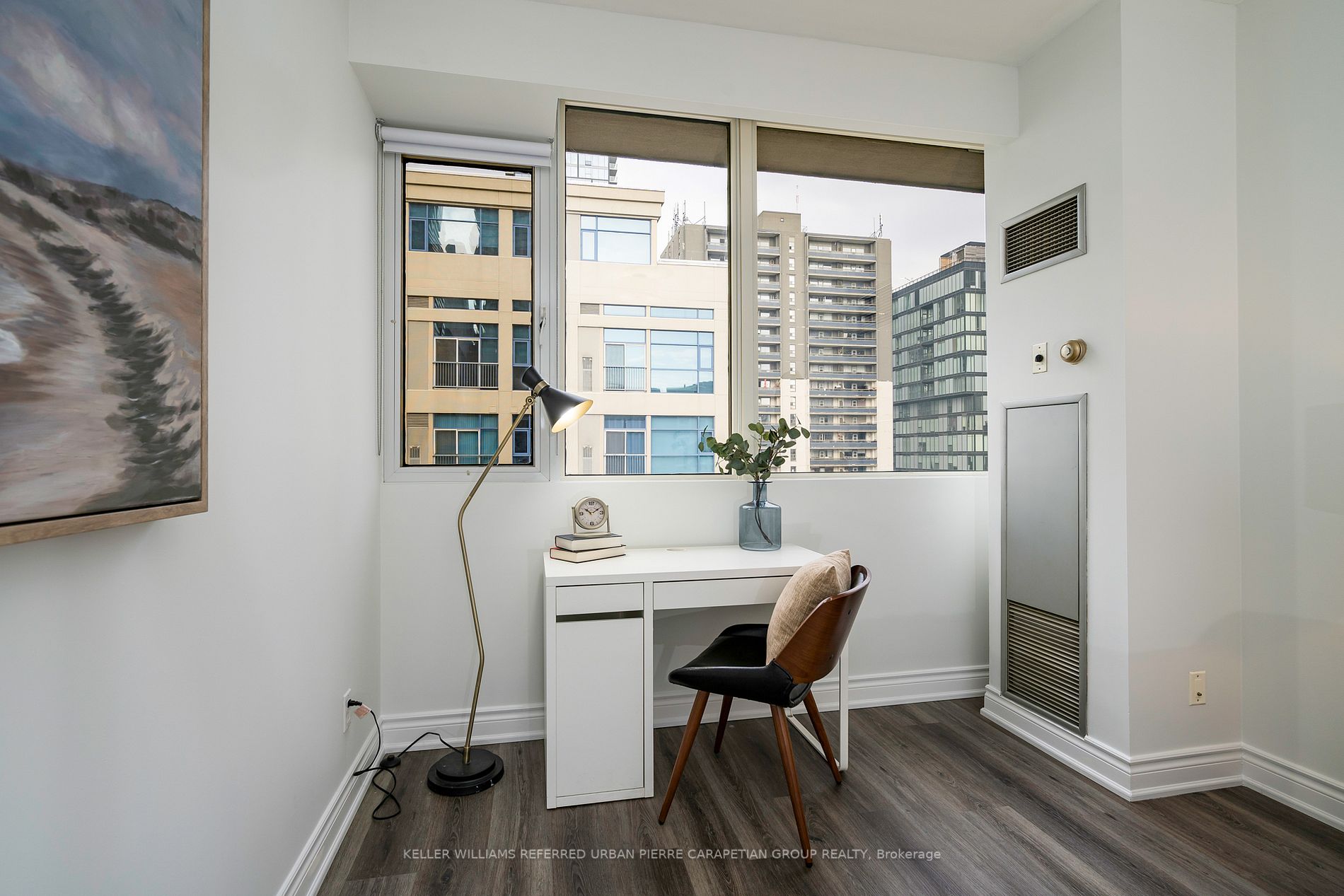 555 Yonge St, #906