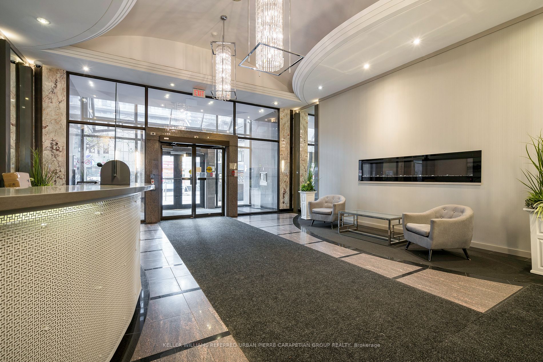 555 Yonge St, #906