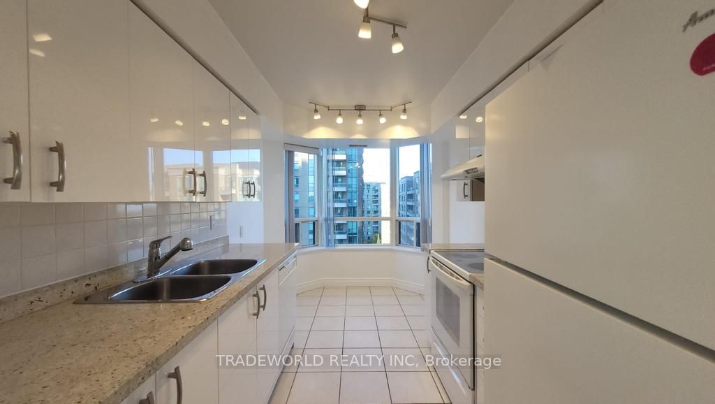 35 Finch Ave E, #1202