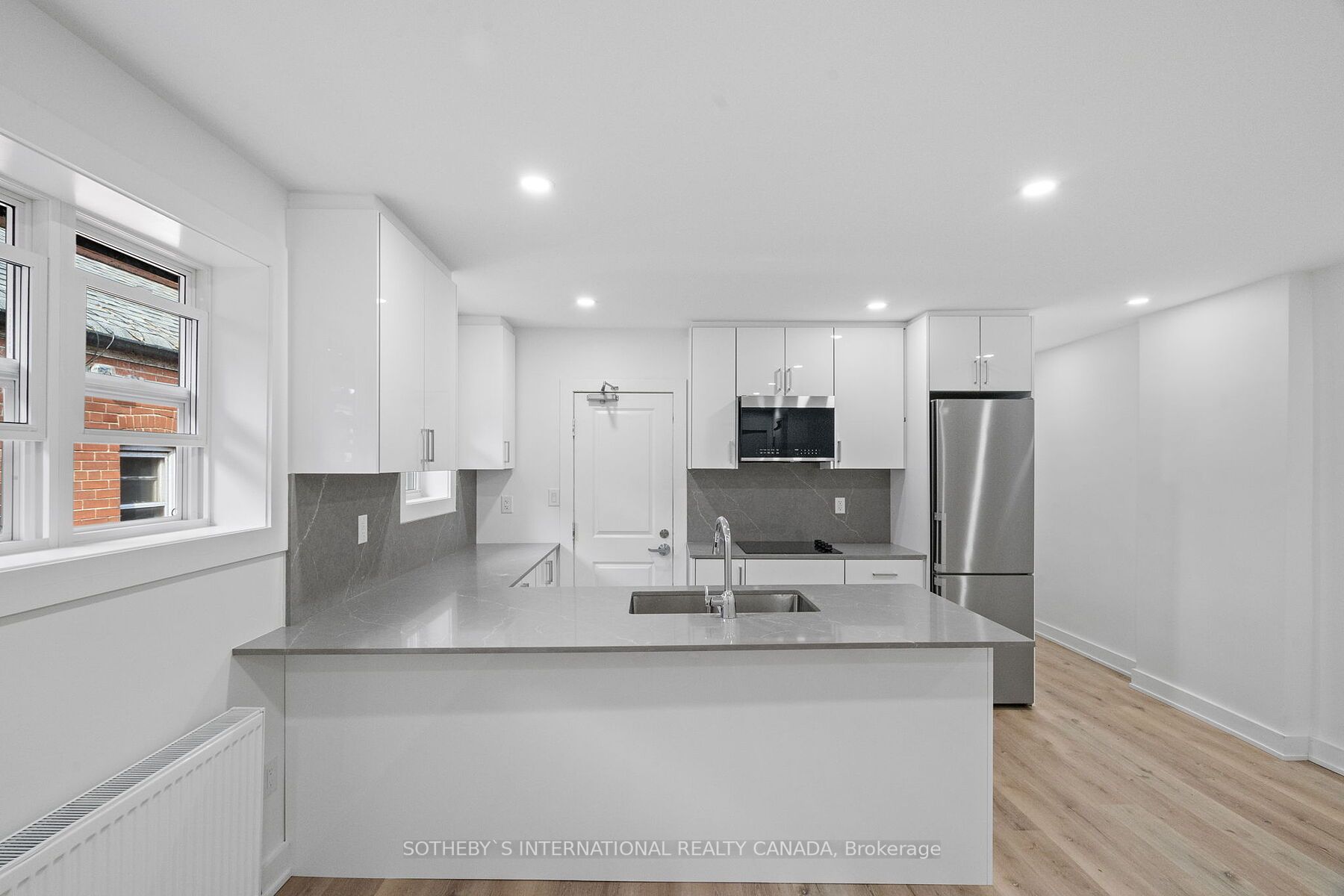 28 Strathgowan Ave, #Upper