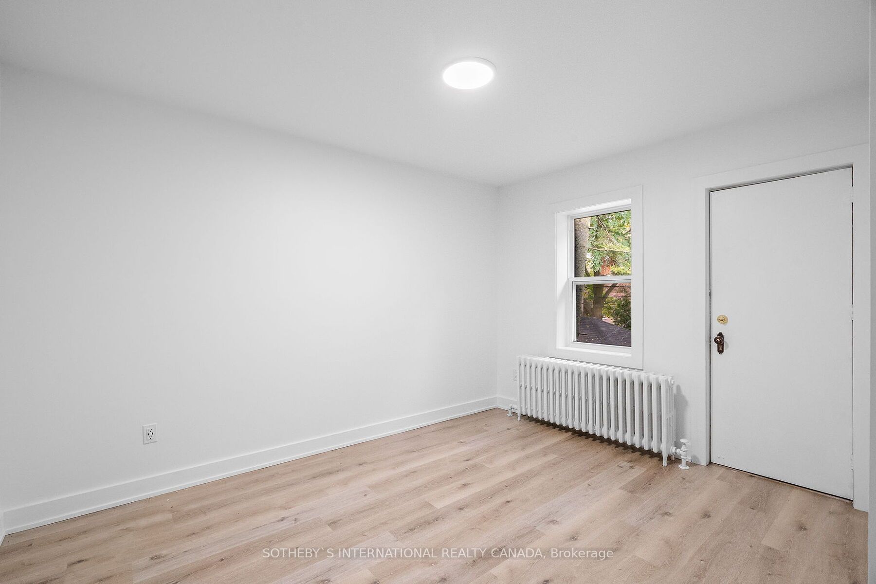 28 Strathgowan Ave, #Upper