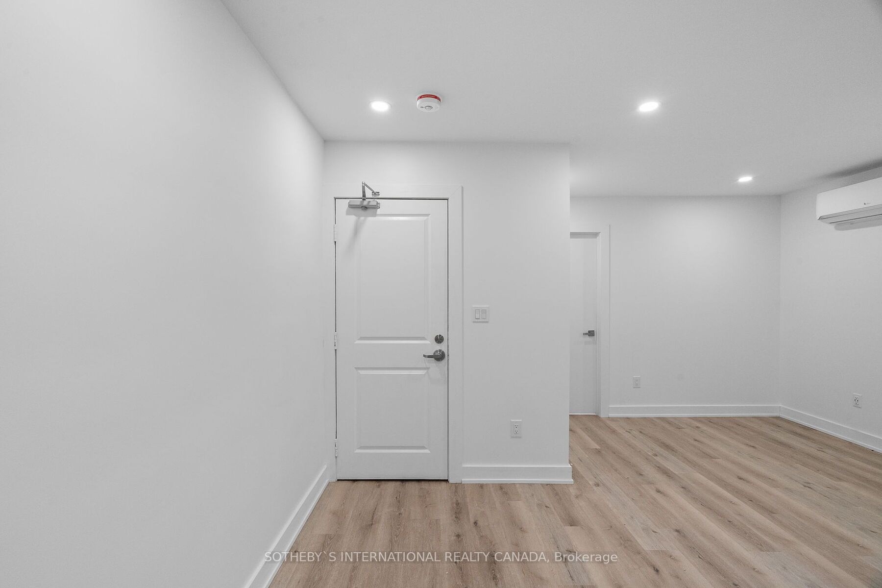 28 Strathgowan Ave, #Upper