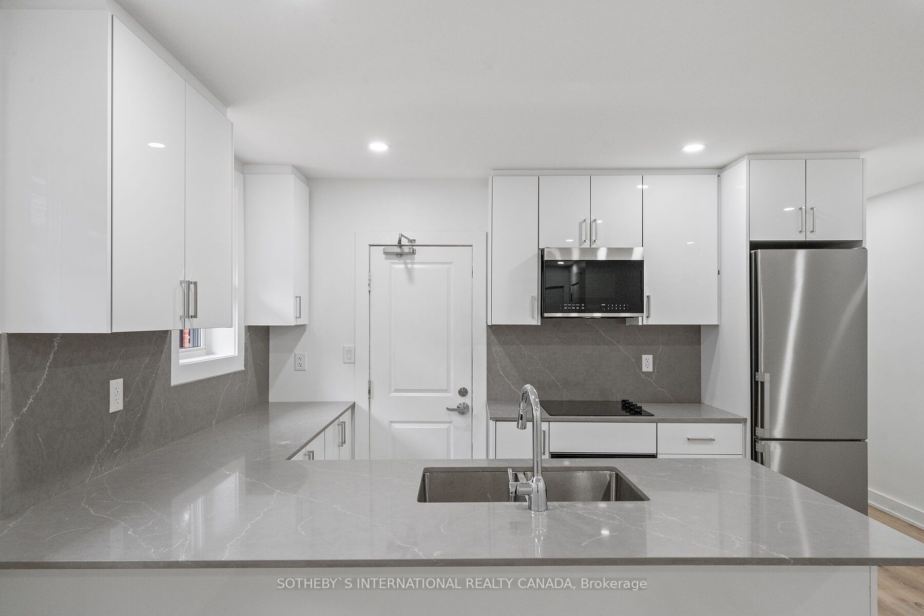 28 Strathgowan Ave, #Upper