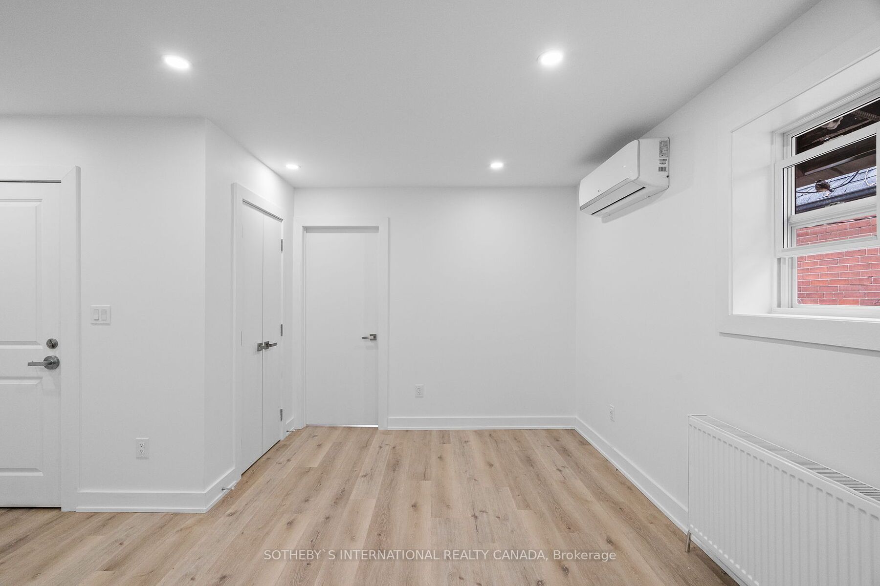 28 Strathgowan Ave, #Upper