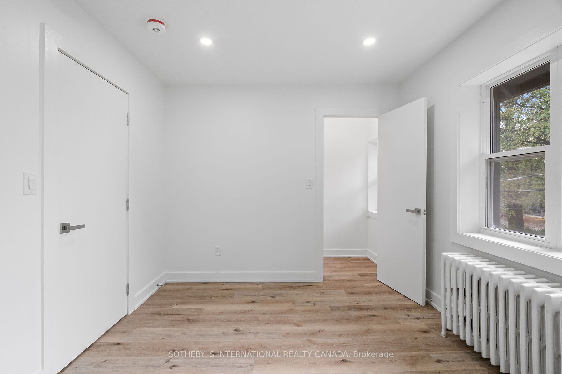 28 Strathgowan Ave, #Upper